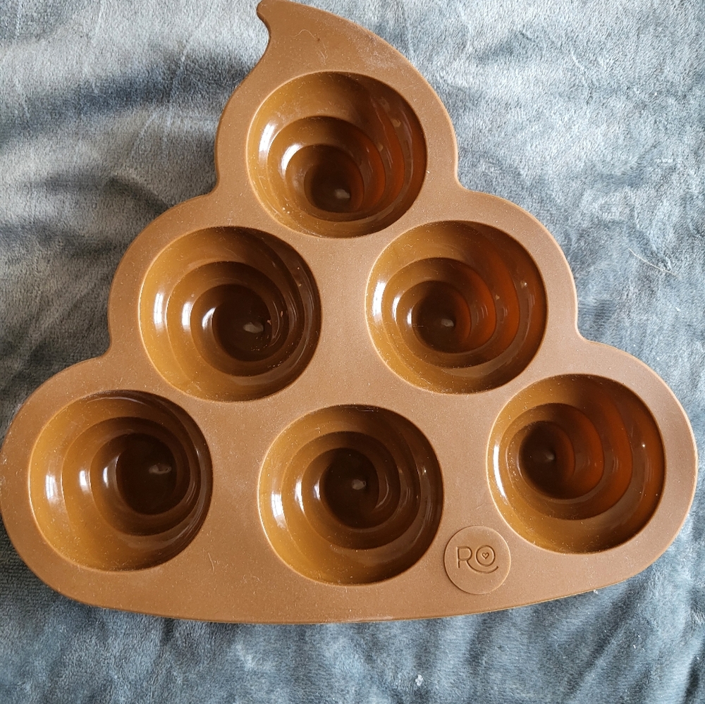 Rosanna Pasnino poop emoji Silicone  mold